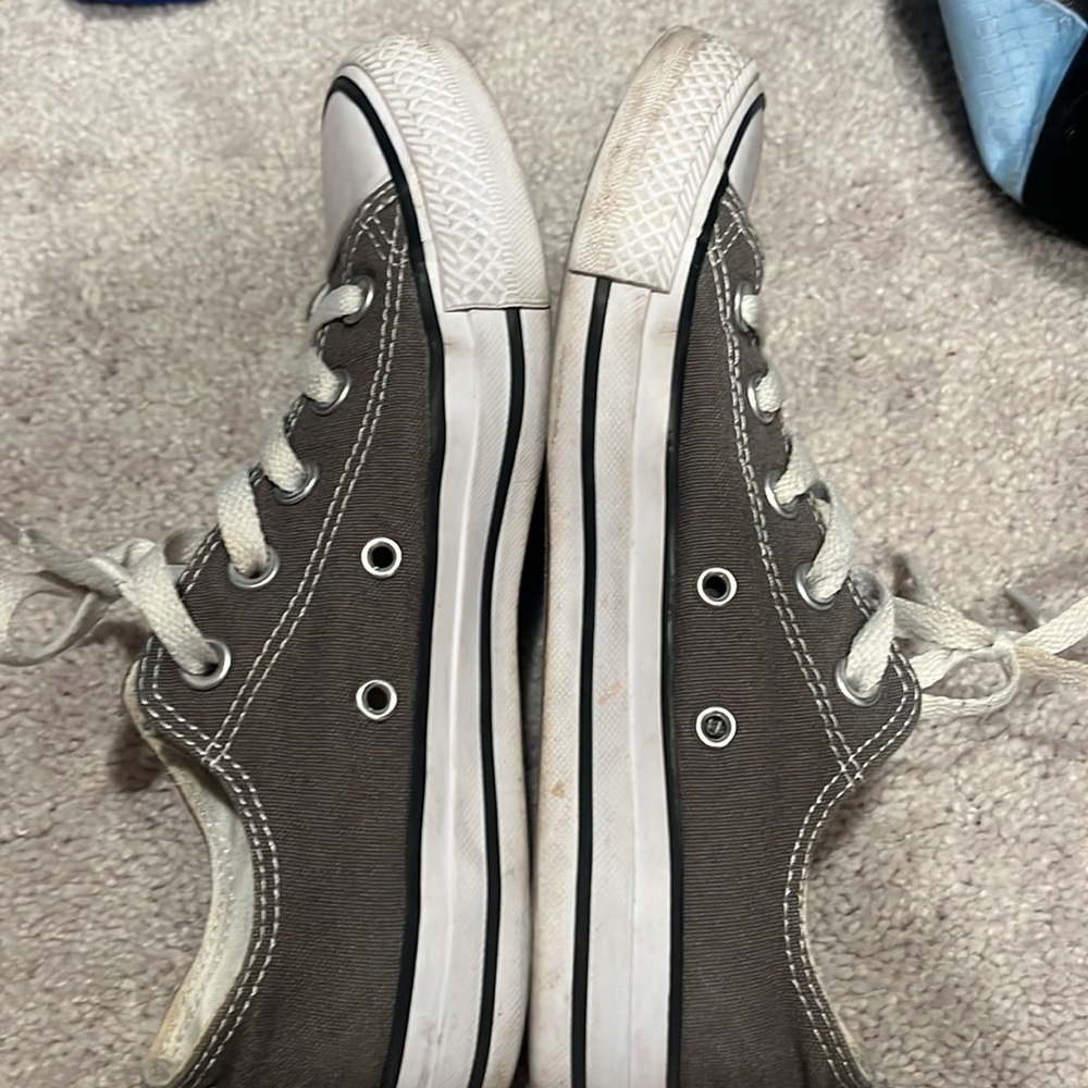 Gray converse - Picture 2 of 4